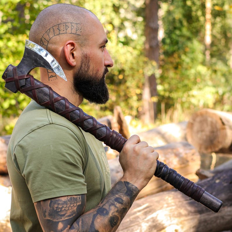 Nordic Battle Axe | Two-Handed Viking Axe Handmade | Scandinavian Functional Axe with Leather Sheath | Engraved Bearded Axe